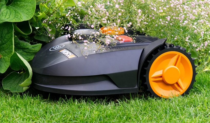 Rendre faciles les travaux du jardinage grâce à la tondeuse robot